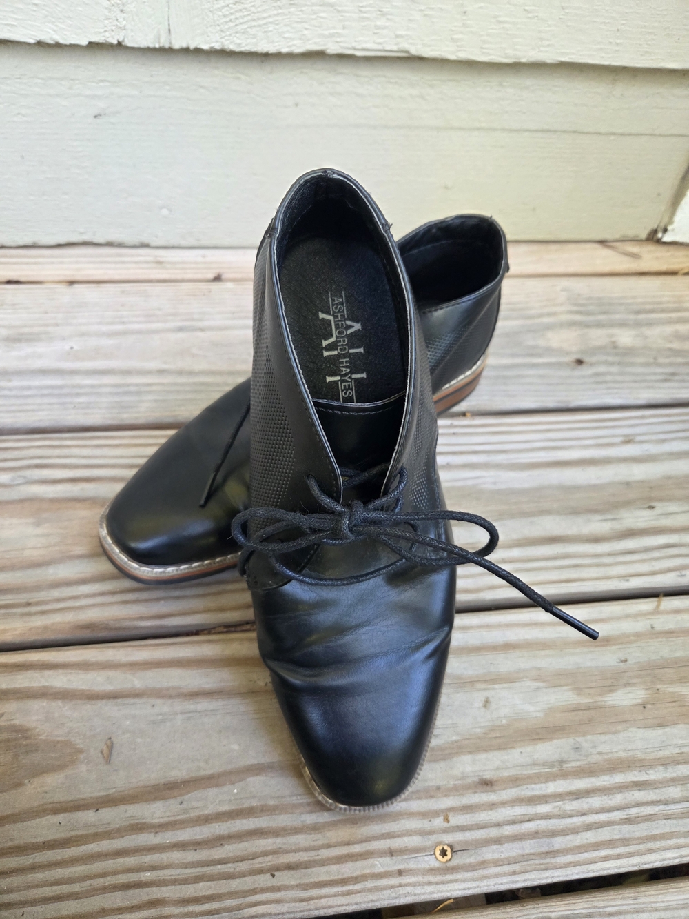 Black Men's Lace-Up Chukka Boots by